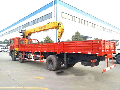 東風專底12噸隨車吊清障車 功能全面的道路救援利器